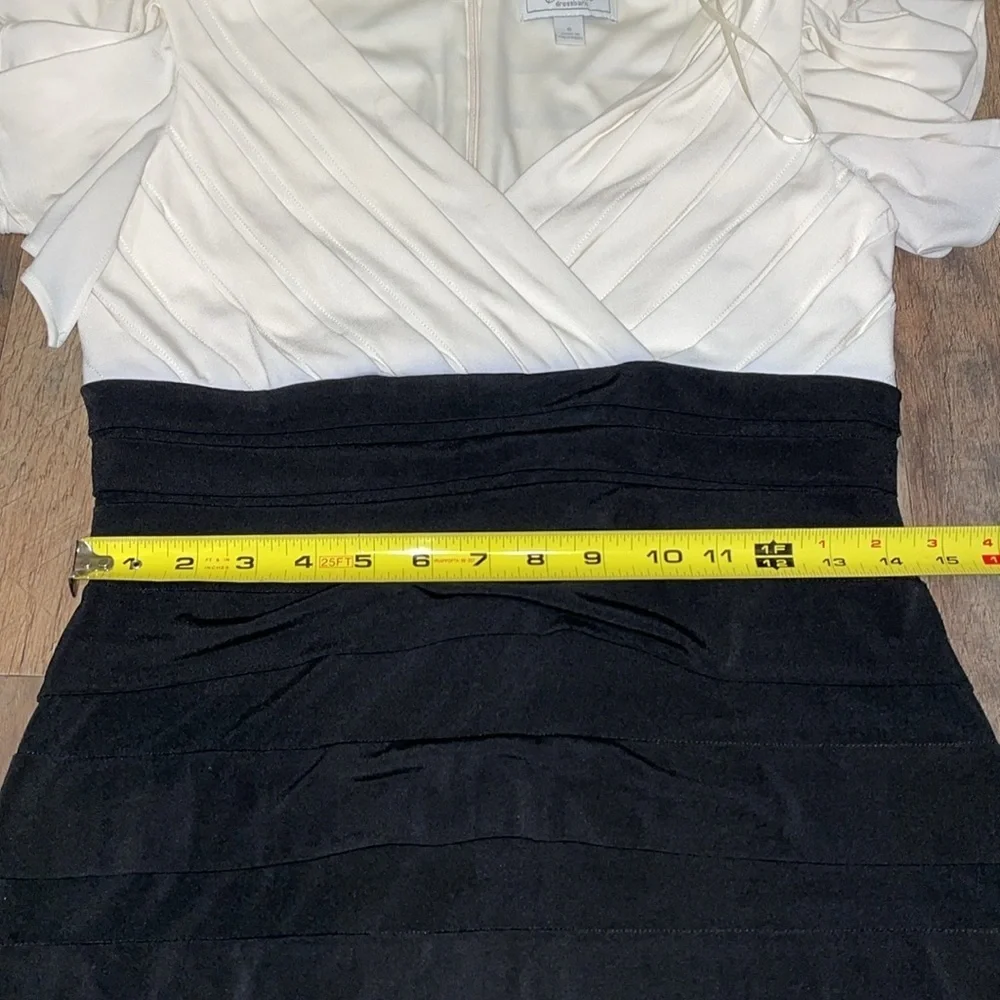 Dress Barn Vintage Black and White Short Sleeve Dress.  Size 6.